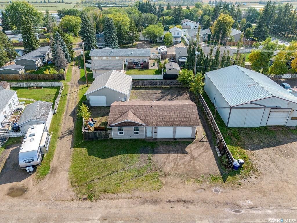 Property Photo:  90 2nd Street  SK S0K 3A0 
