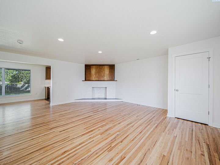 Property Photo: 727 S Conway St WA 99336