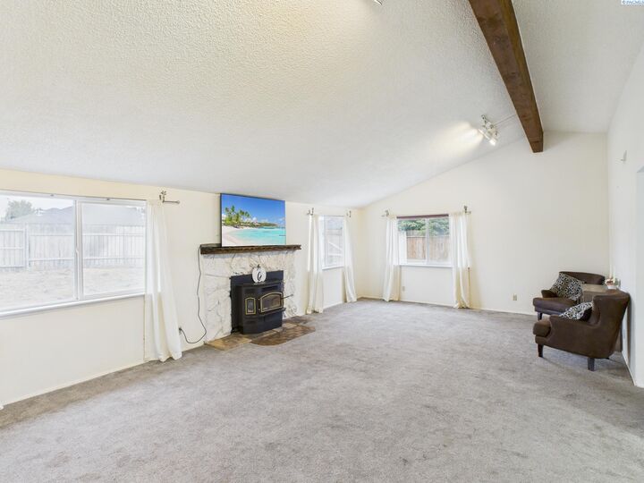 Property Photo:  8819 W Deschutes Drive  WA 99336 