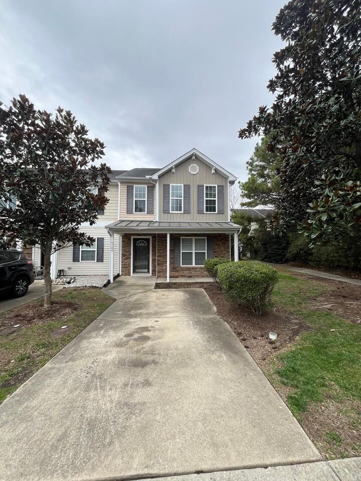 Property Photo:  5104 Thornton Knoll Way  NC 27616