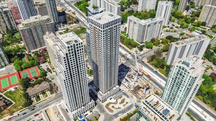 Property Photo:  30 Elm Drive W 2509  ON L5B 0N6