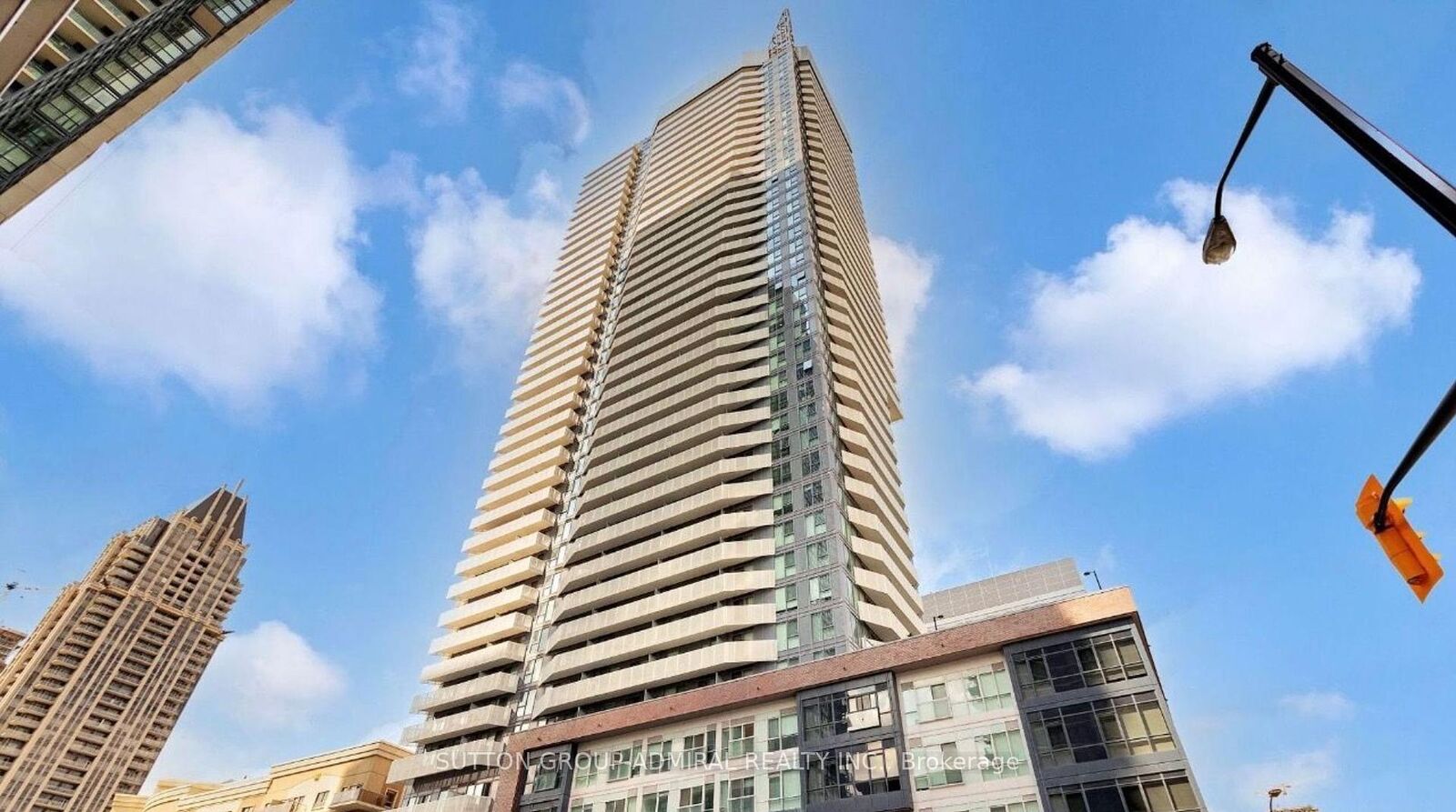Property Photo:  4065 Confederation Parkway 1307  ON L5B 0L4 