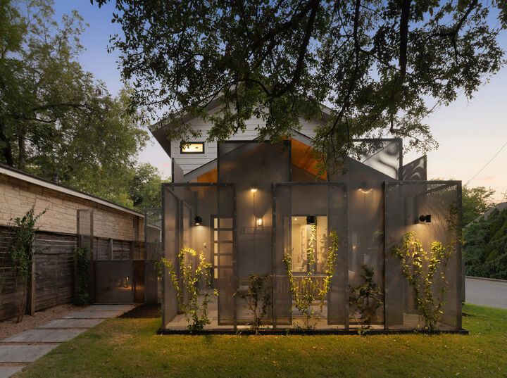 Property Photo:  1401 E 3rd Street 1  TX 78702 