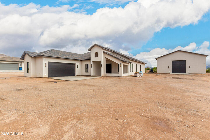 Property Photo: 1631 N 106th Way AZ 85207