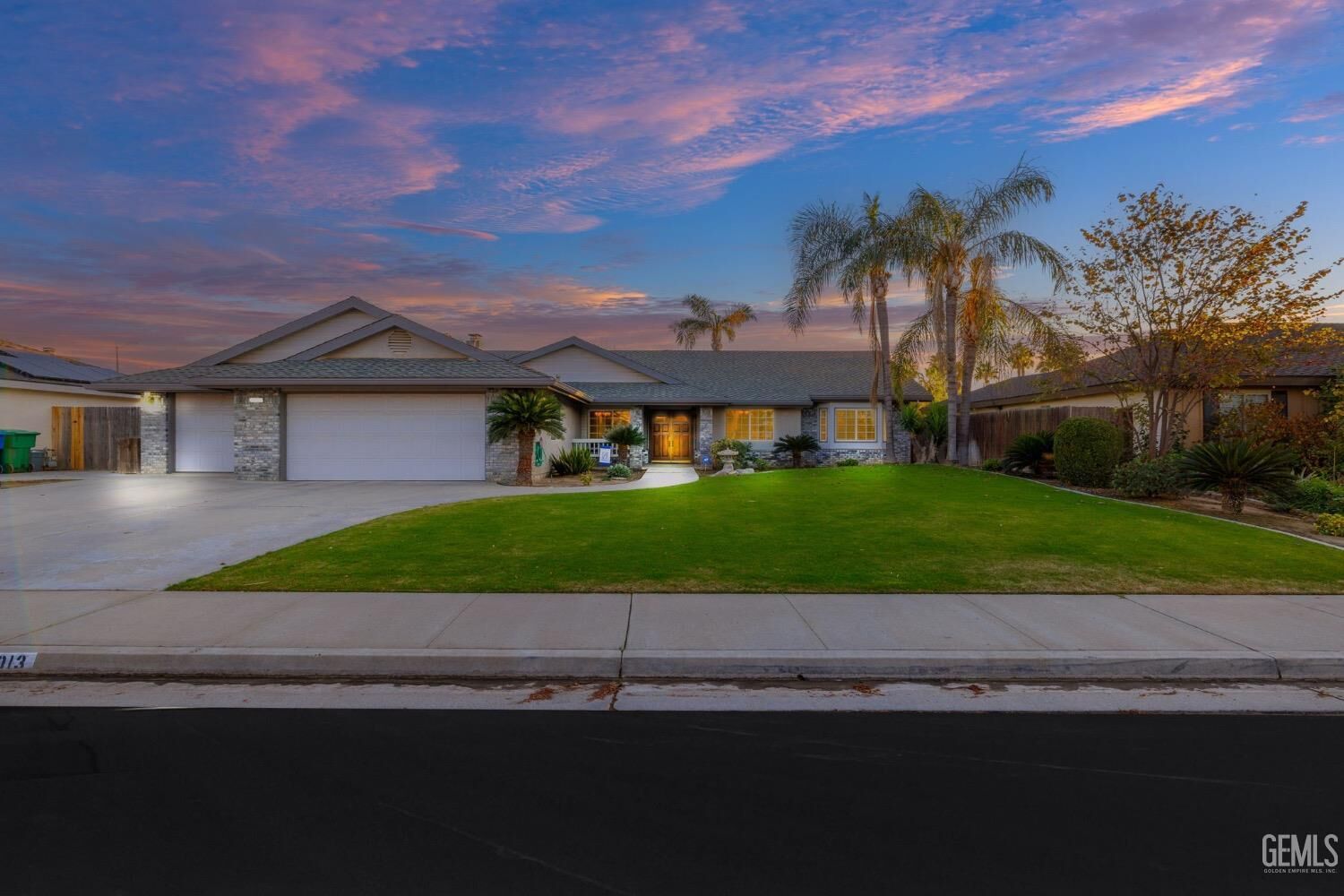 Property Photo: 14013 Laverton Avenue CA 93314