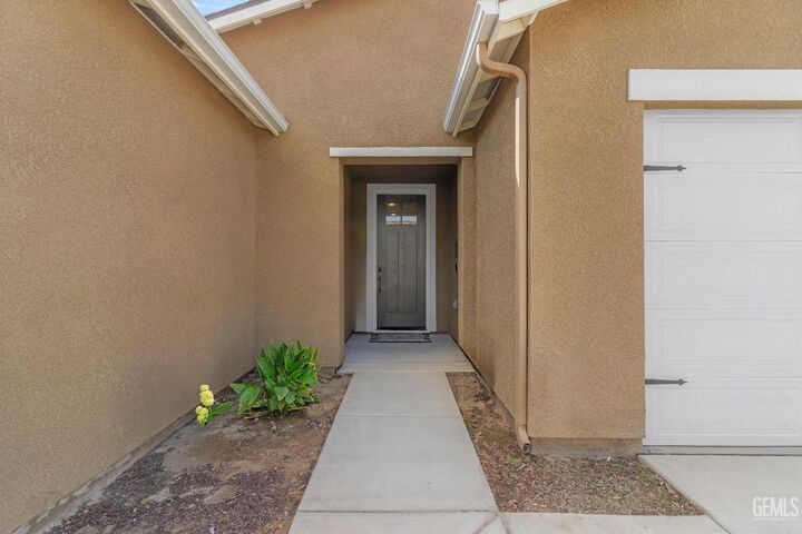 Property Photo:  7207 Shooting Star Court  CA 93311 