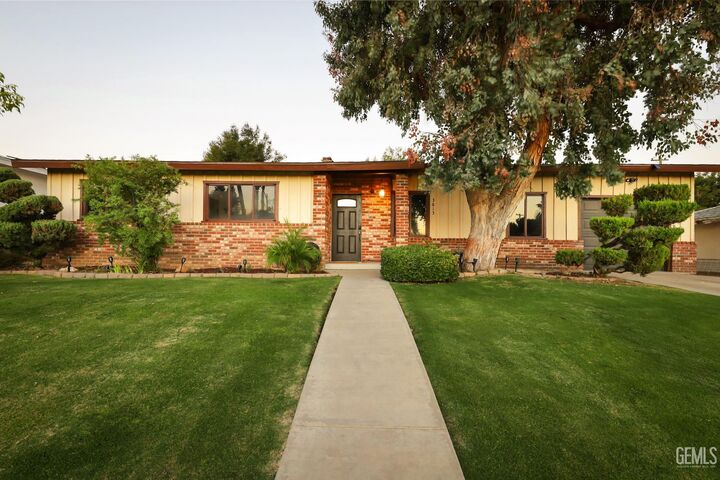 Property Photo: 3613 Fleetwood Way CA 93306