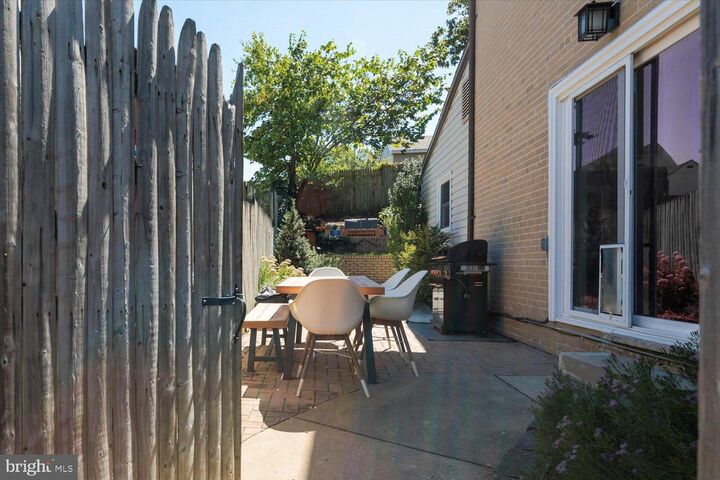 Property Photo:  5208 10th Place S  VA 22204 