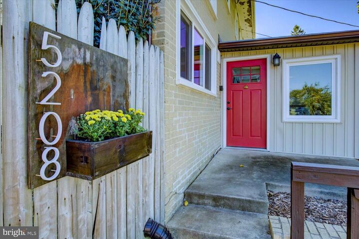 Property Photo:  5208 10th Place S  VA 22204 