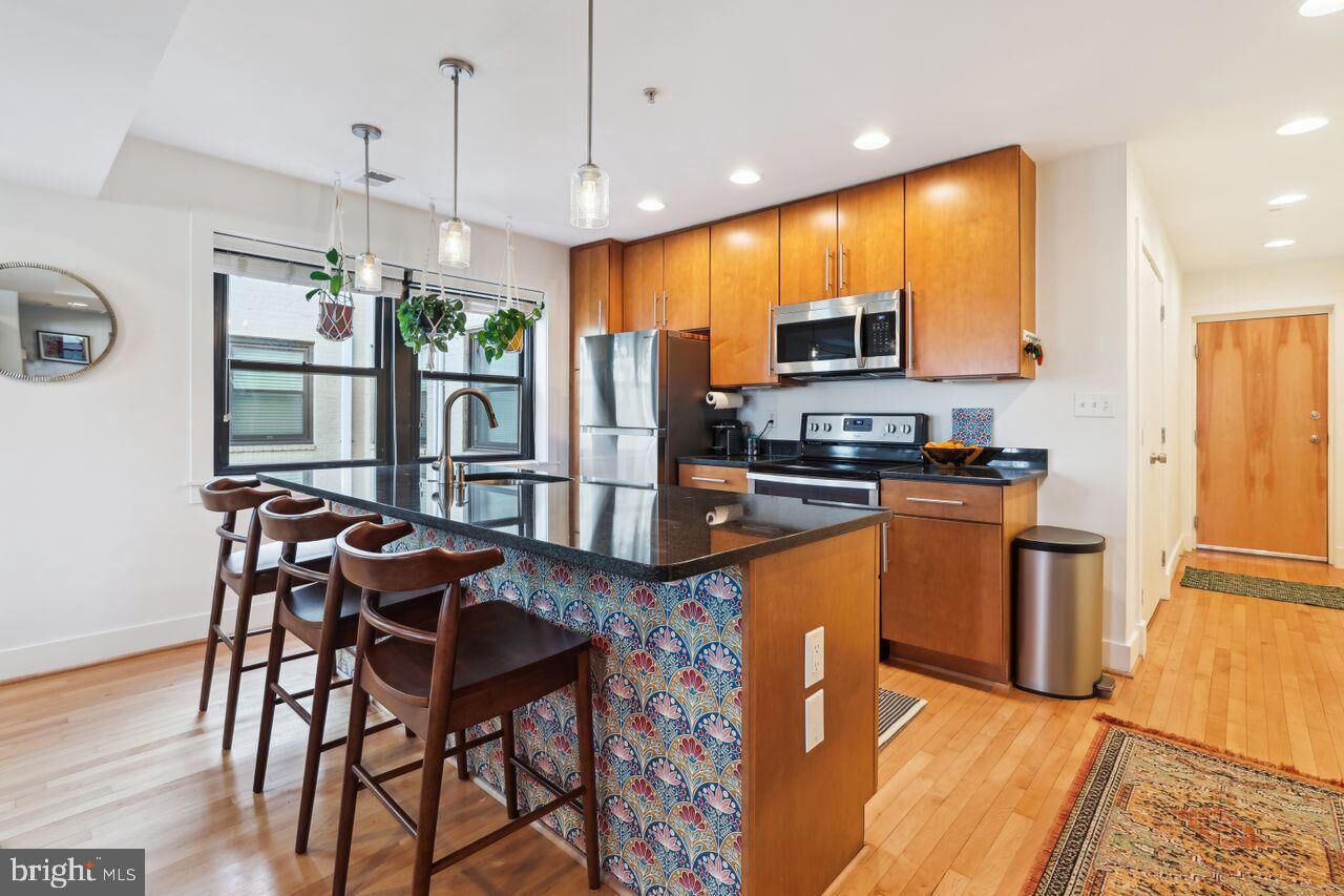 Property Photo:  1520 Independence Avenue SE 202  DC 20003 