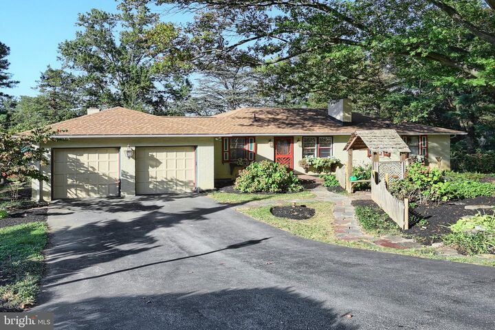 Property Photo: 4079 Wilshire Drive PA 17402