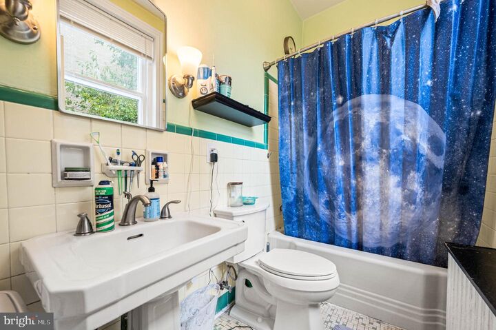 Property Photo:  422 King Street  PA 19464 