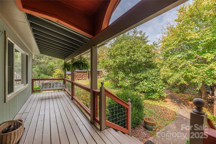 Property Photo:  17 Red Oak Lane  NC 28701 