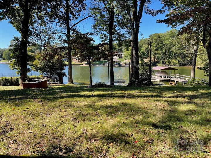 Property Photo: 512 Twins Cove Road NC 28681