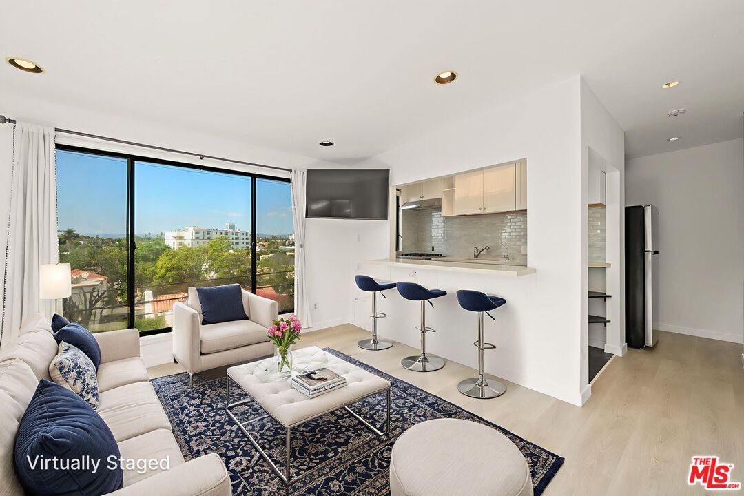 Property Photo:  1225 S Longwood Ave  CA 90019 