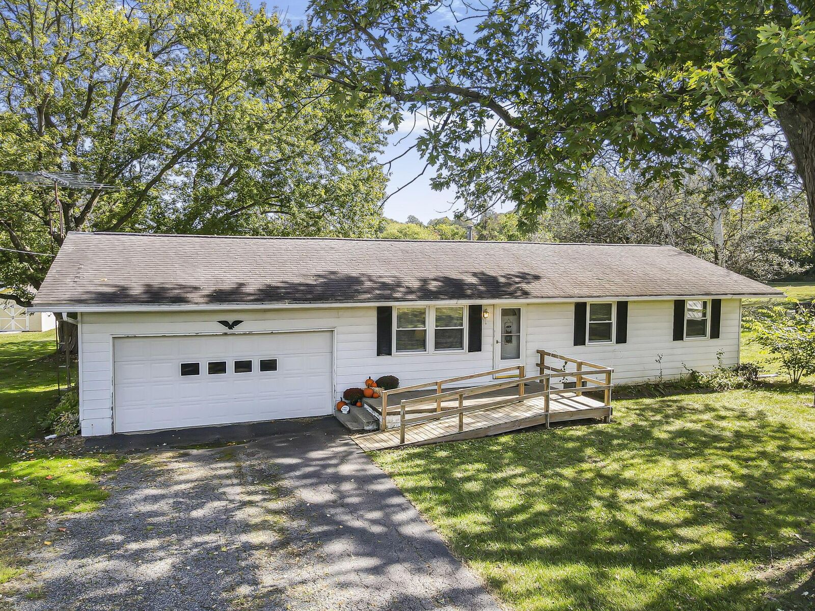 Property Photo:  8369 Somerset Road  OH 43076 