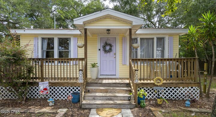 Property Photo:  815 Oakridge Road  FL 32547