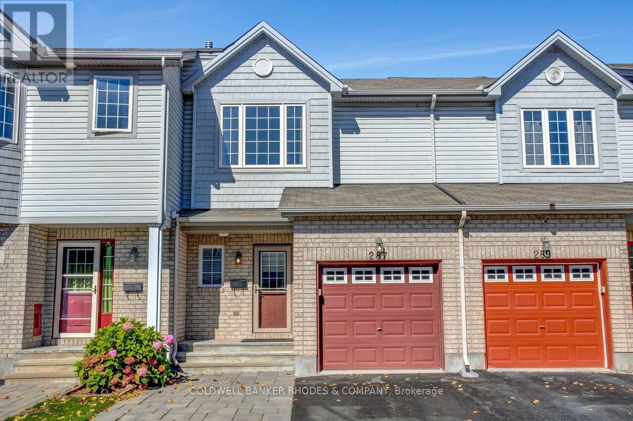 Property Photo: 287 Macoun Circle ON K1T 0H8