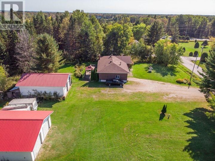 Photo de la propriété: 970 Town Line Rd ON P6A 6K4