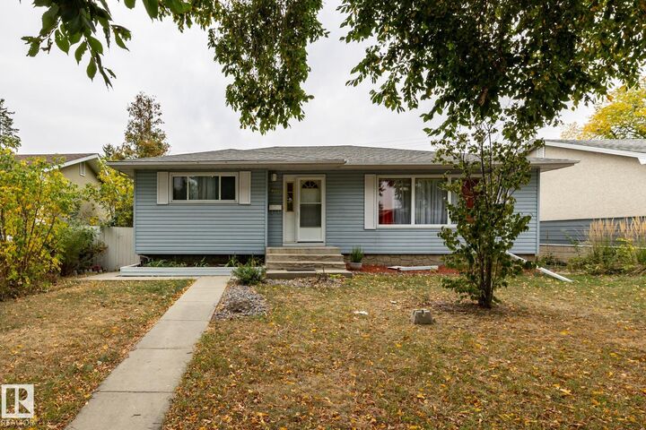 15707 92 Avenue NW  Edmonton AB T5R 5C5 photo