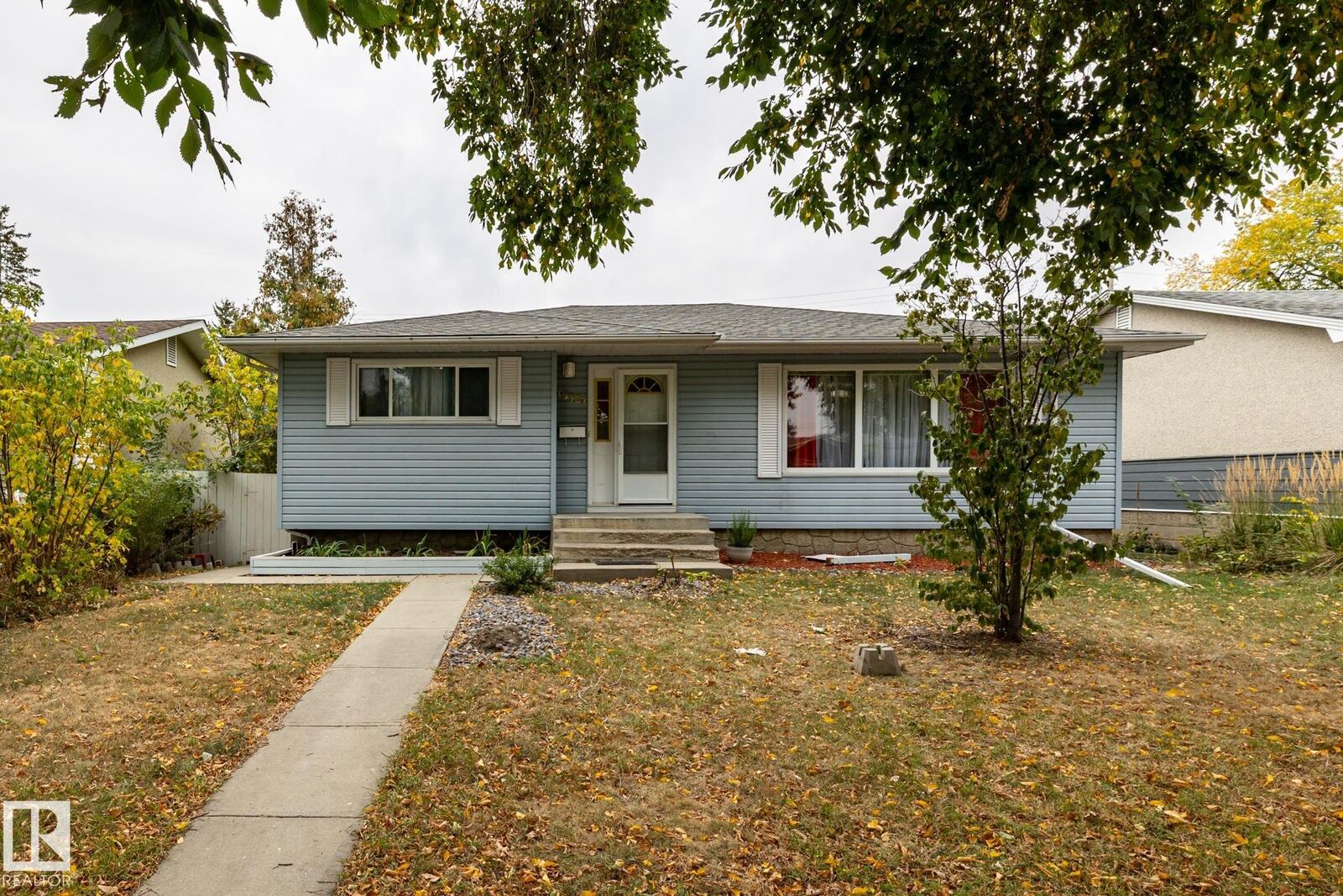 Property Photo:  15707 92 Avenue NW  AB T5R 5C5 
