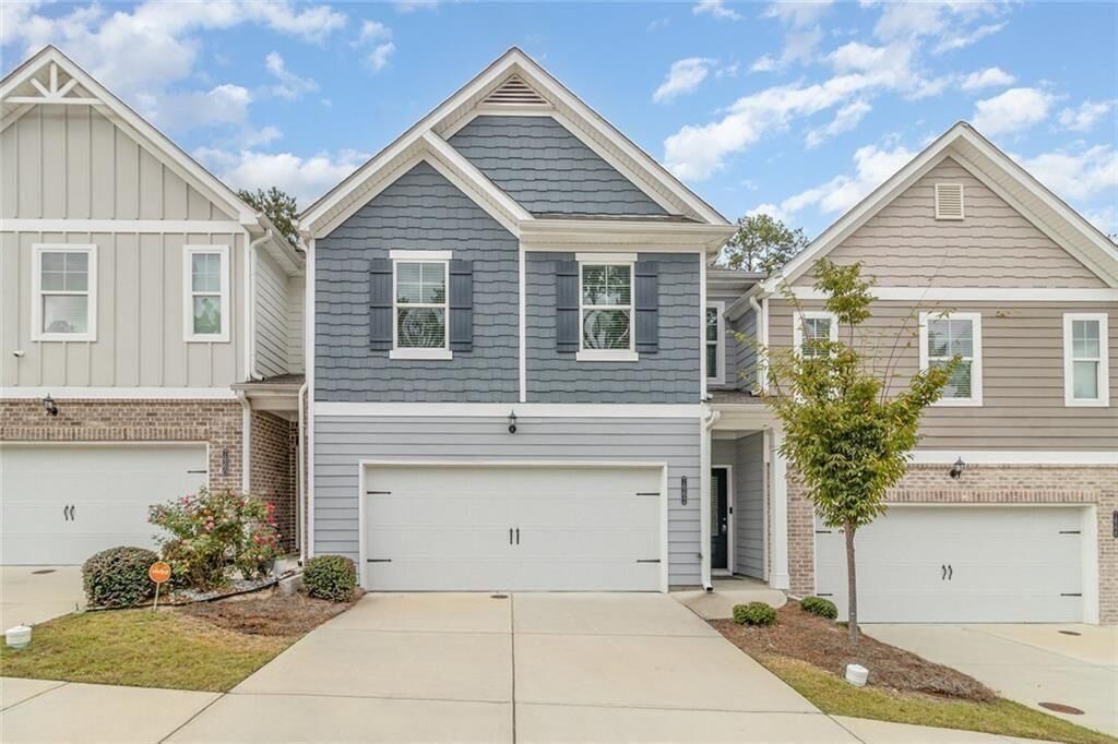 Property Photo: 7662 Gray Pointe Drive GA 30058