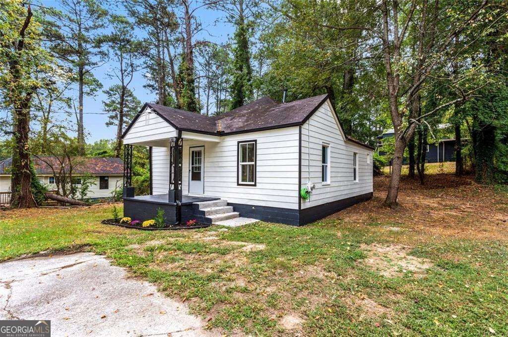 Property Photo:  340 Lee Street  GA 30297