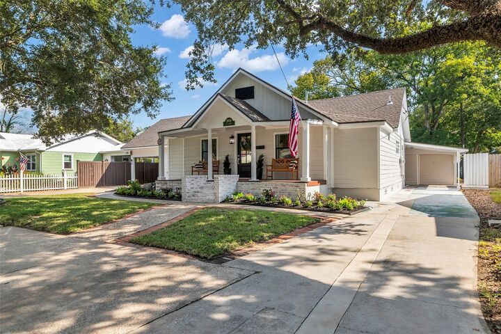 Property Photo:  2604 Cos Street  TX 77575 