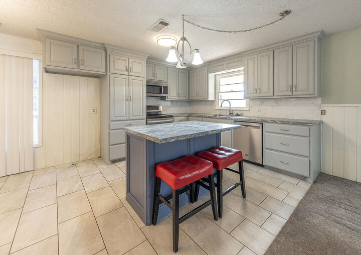 Property Photo:  6805 Avenue W  TX 79412 