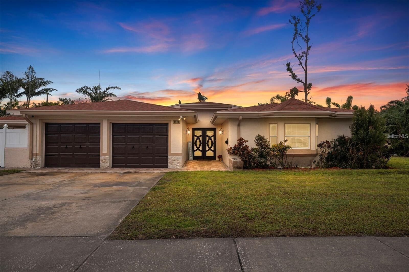 Property Photo: 2790 Pinellas Point Drive S FL 33712