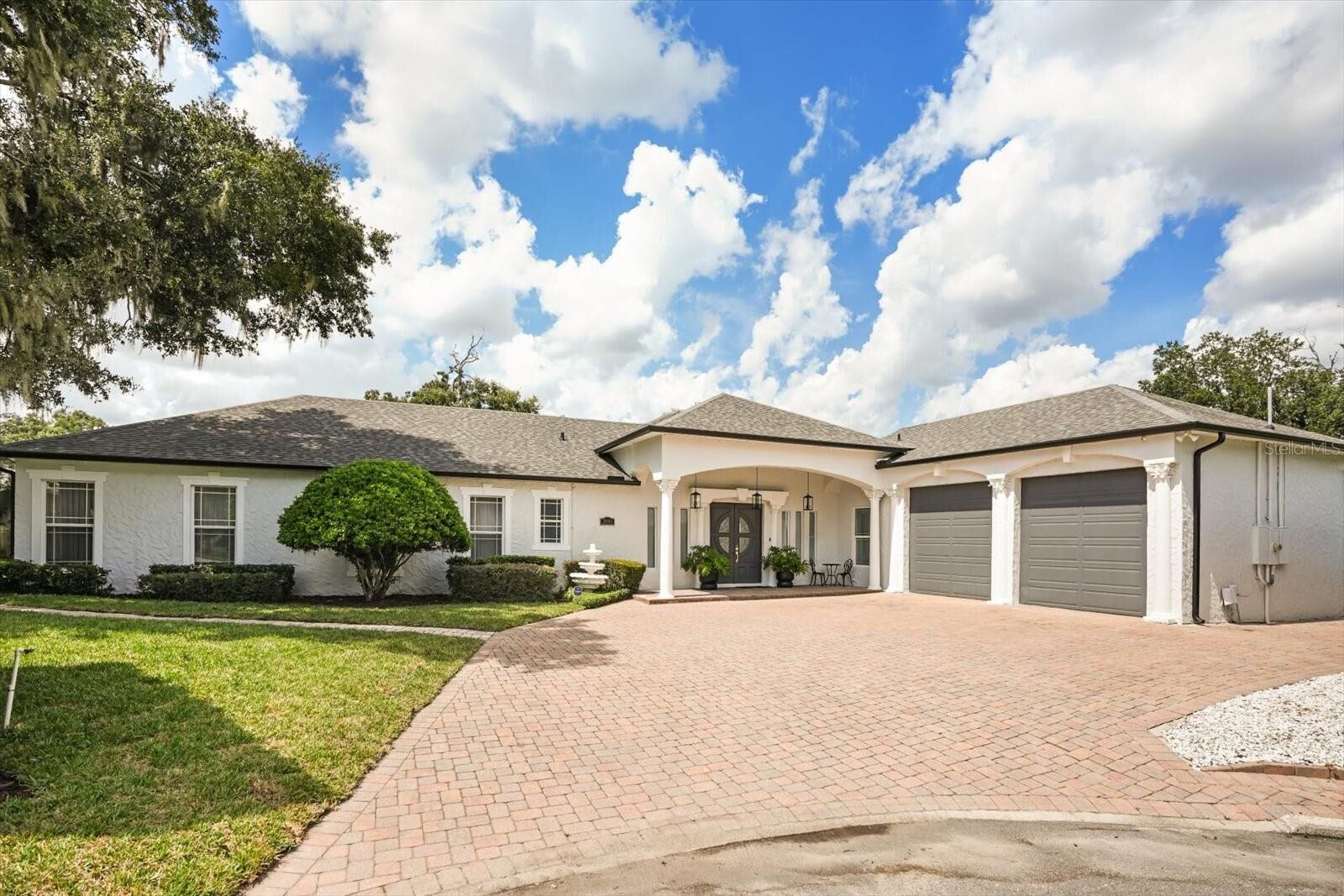 Property Photo:  2001 Lake Drive  FL 32789