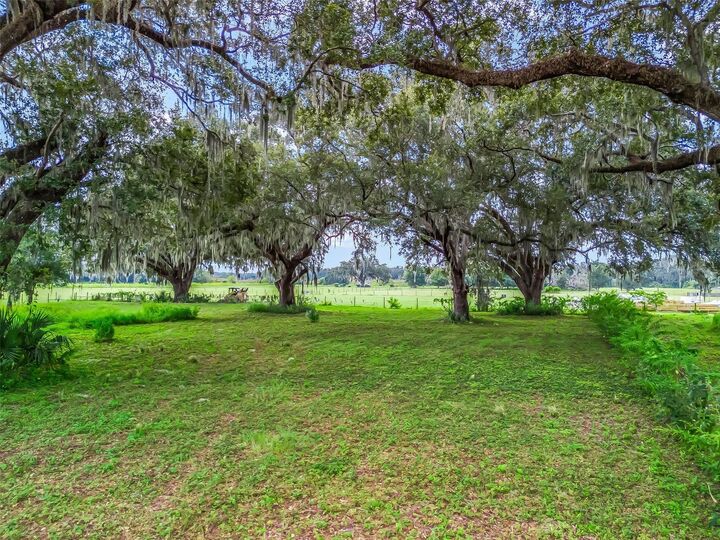 Property Photo:  W C 476  FL 33513 