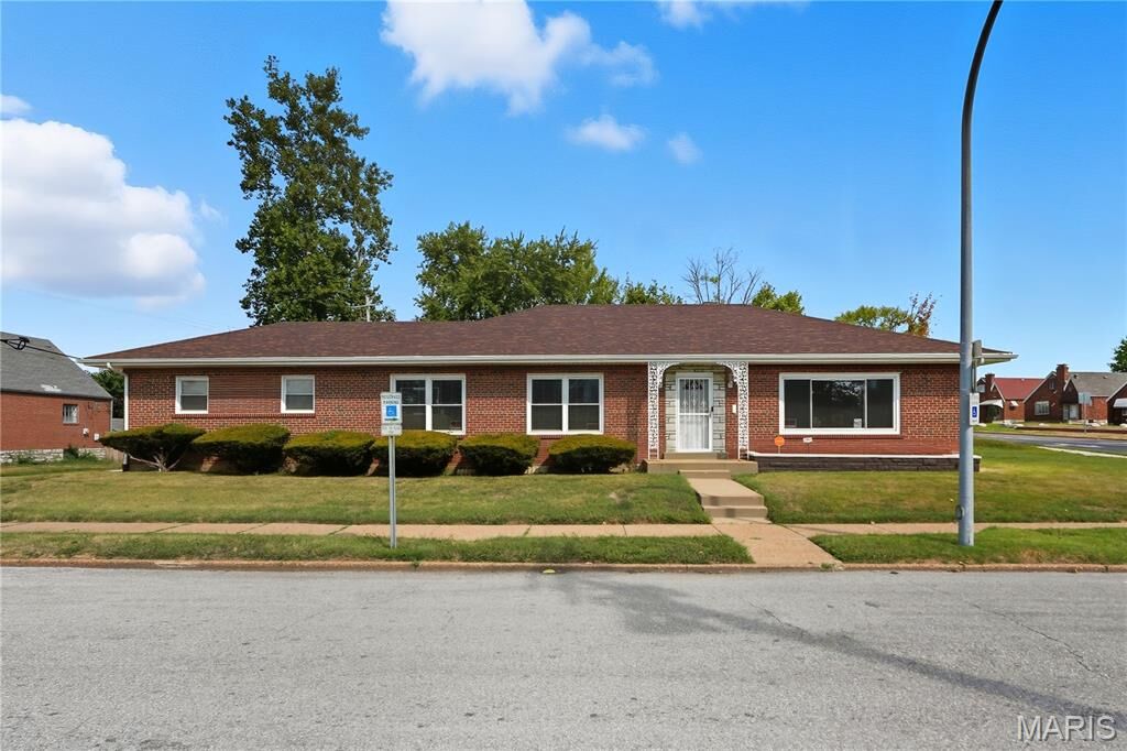 Property Photo: 1501 Switzer Avenue MO 63147