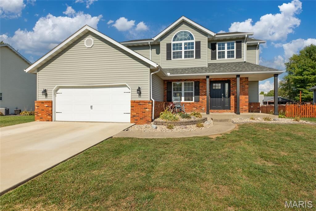 Property Photo:  912 Oakridge Drive  IL 62062 