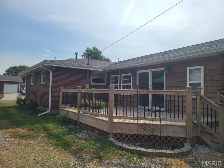 Property Photo:  805 Sanders Street  IL 62010 