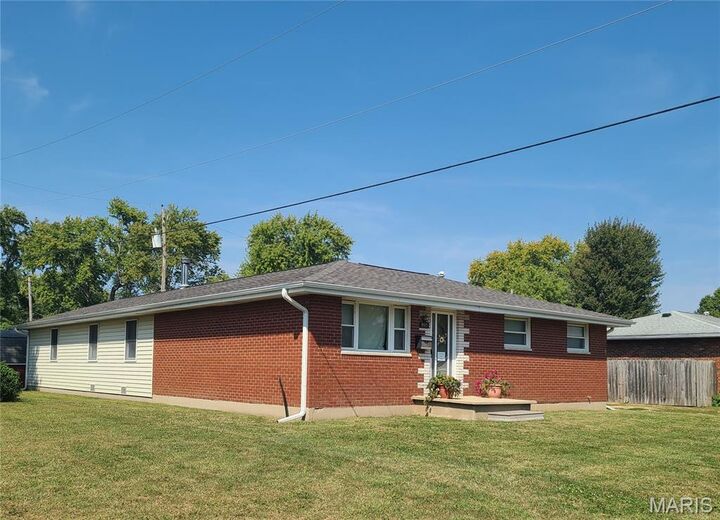 Property Photo: 805 Sanders Street IL 62010