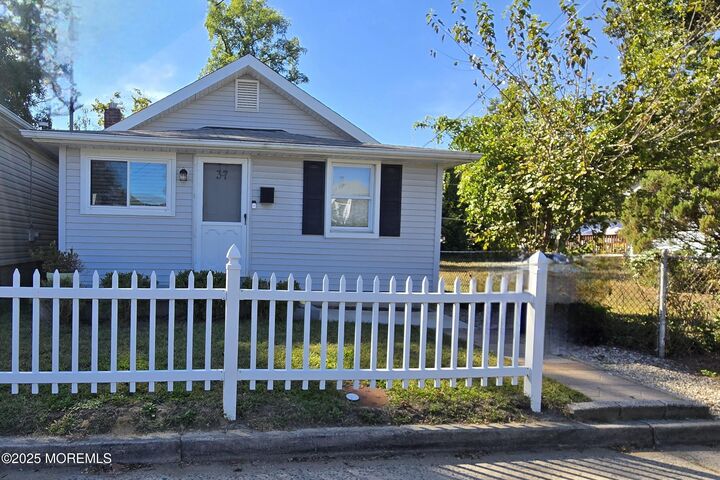 37 Ohio Avenue  Middletown NJ 07748 photo