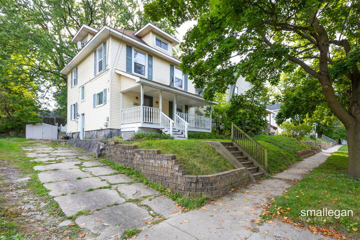 1530 Queen Avenue NE  Grand Rapids MI 49505 photo