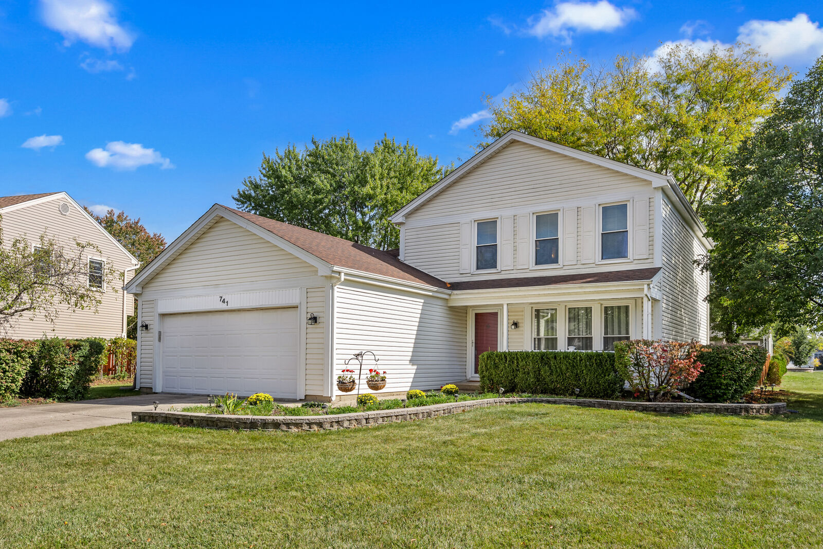 Property Photo: 741 N Walnut Lane IL 60194