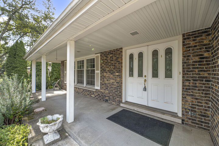 Property Photo: 4150 Russet Way IL 60062