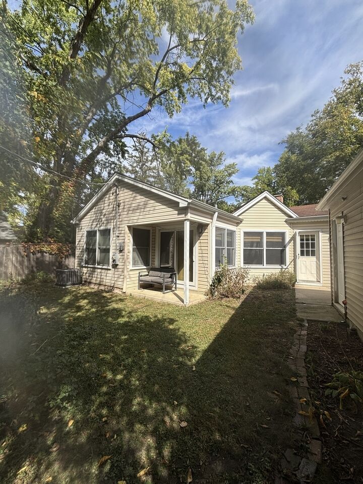 Property Photo:  926 Cedar Street  IL 60015 