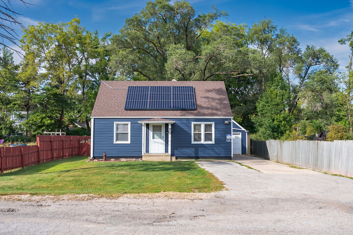 Property Photo:  823 Lenwood Court  IL 60506 