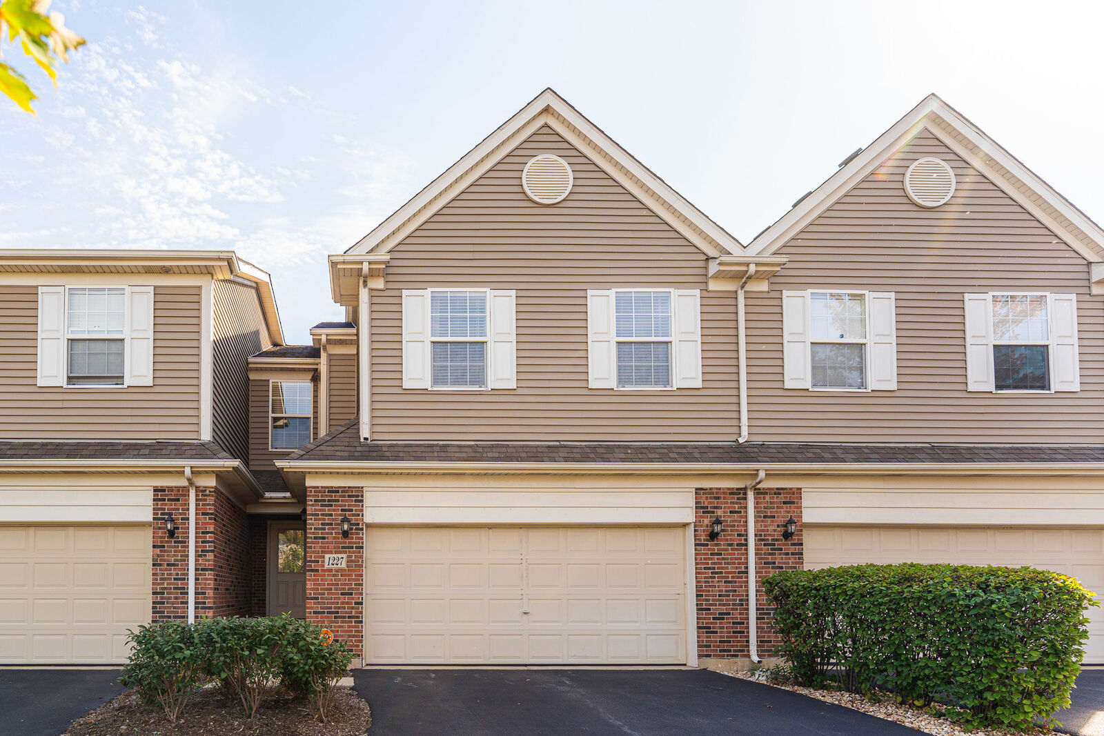 Property Photo:  1227 Asbury Court  IL 60120 