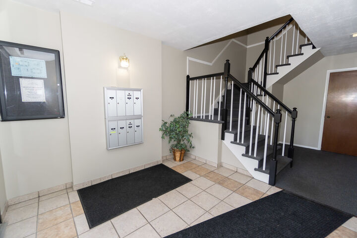 Property Photo: 2640 N Windsor Drive 102 IL 60004
