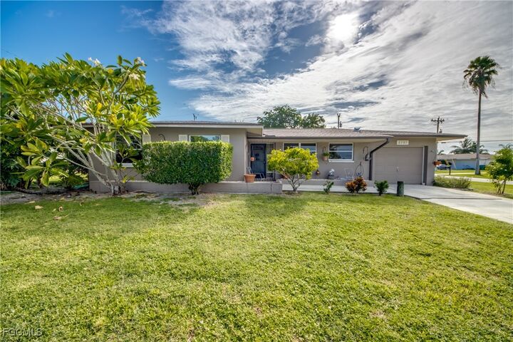 Property Photo:  2717 SE 17th Place  FL 33904