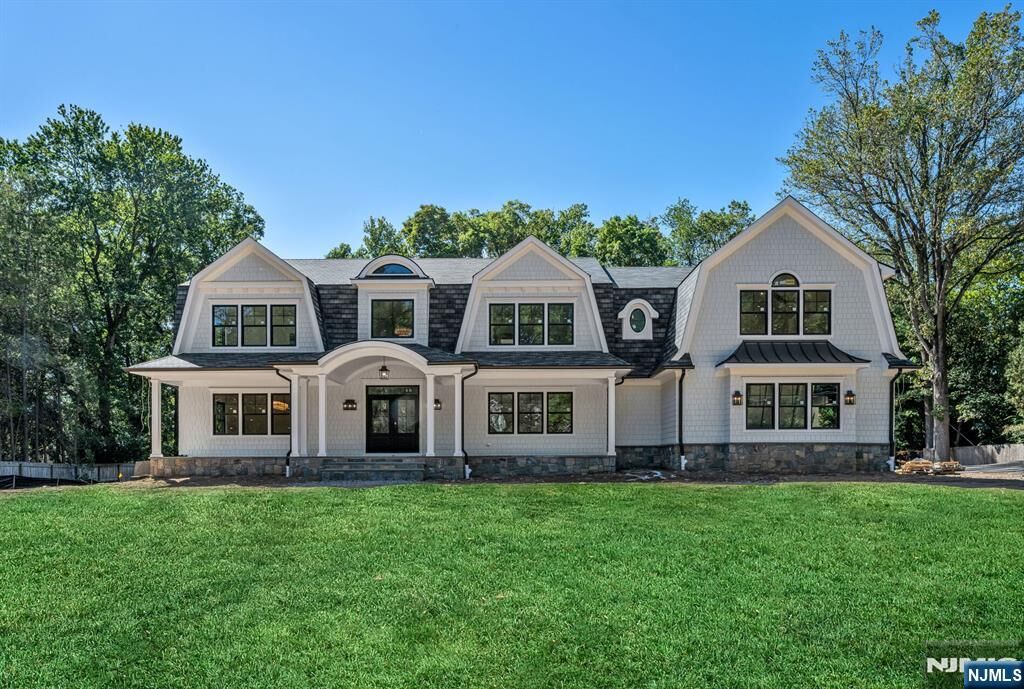 Property Photo:  46 Locust Lane  NJ 07458 