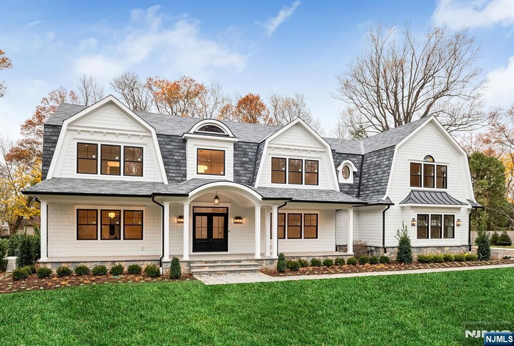 Property Photo:  46 Locust Lane  NJ 07458 