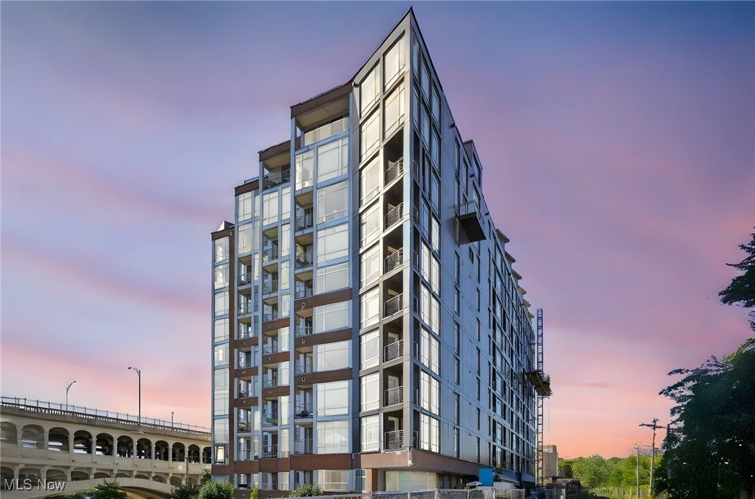 Property Photo: 2222 Detroit Avenue 817 OH 44113