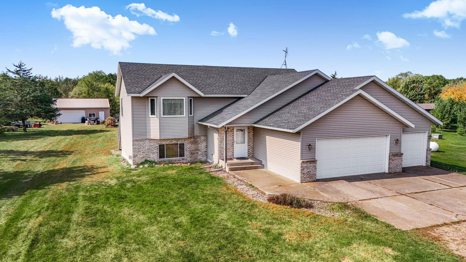 Property Photo:  43107 County Road 1  MN 56367 