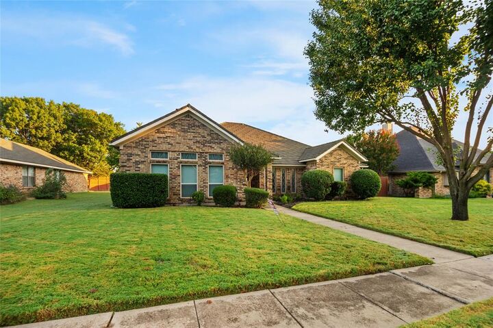 Property Photo: 2417 La Vida Place TX 75023
